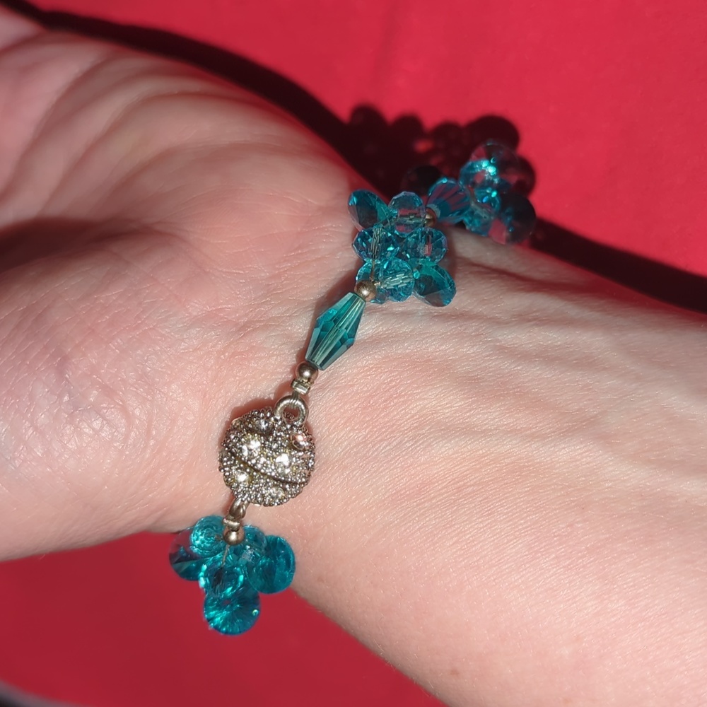 Magnetic Closure Bracelet - Picture 3 of 9